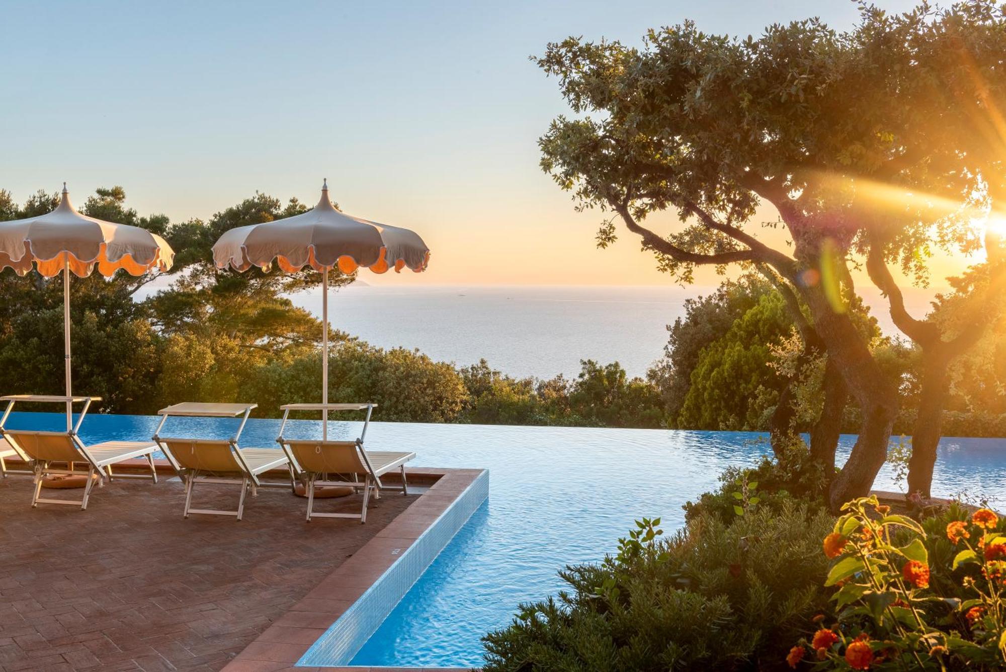 Boutique Hotel Torre Di Cala Piccola ポルト・サント・ステーファノ エクステリア 写真
