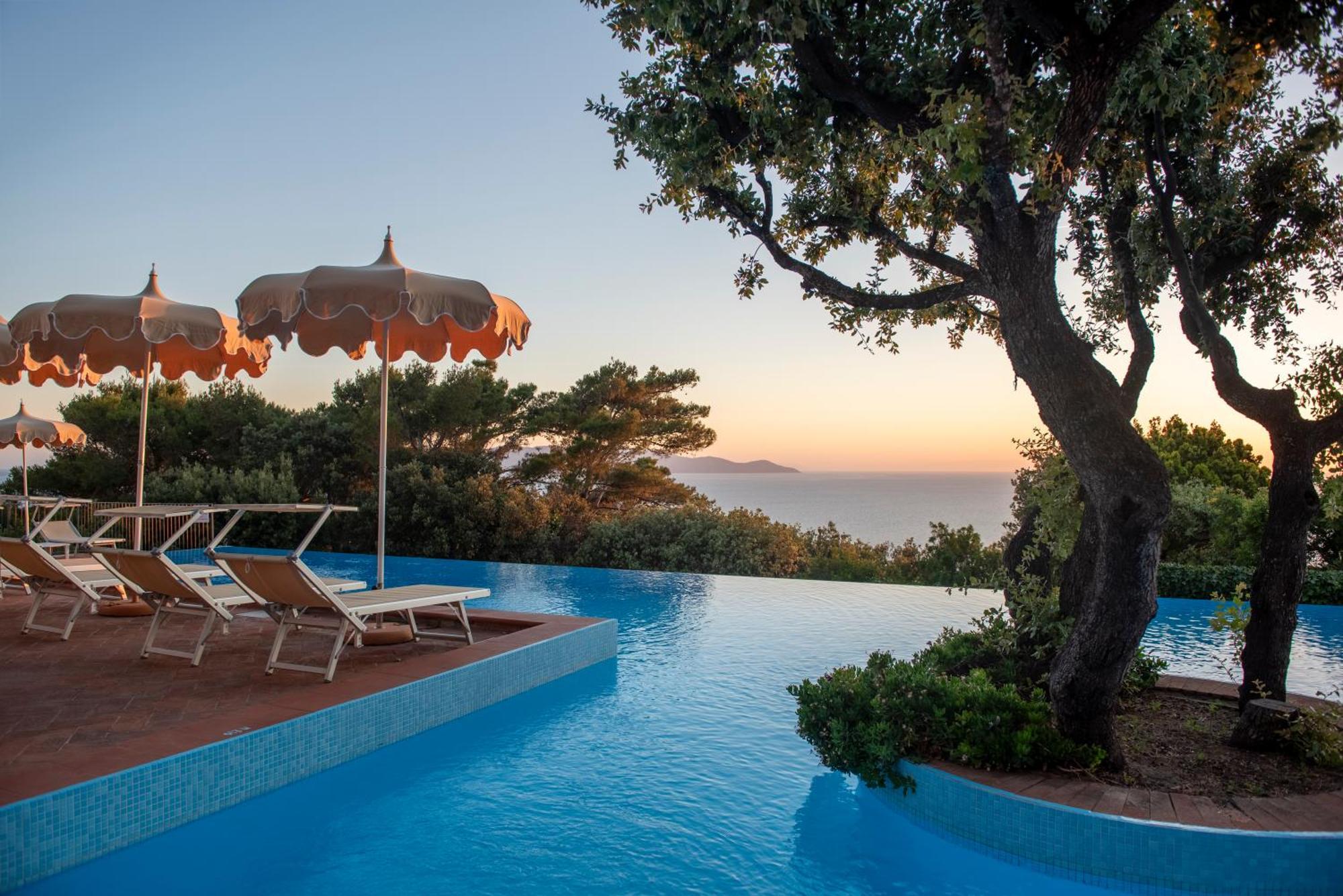 Boutique Hotel Torre Di Cala Piccola ポルト・サント・ステーファノ エクステリア 写真