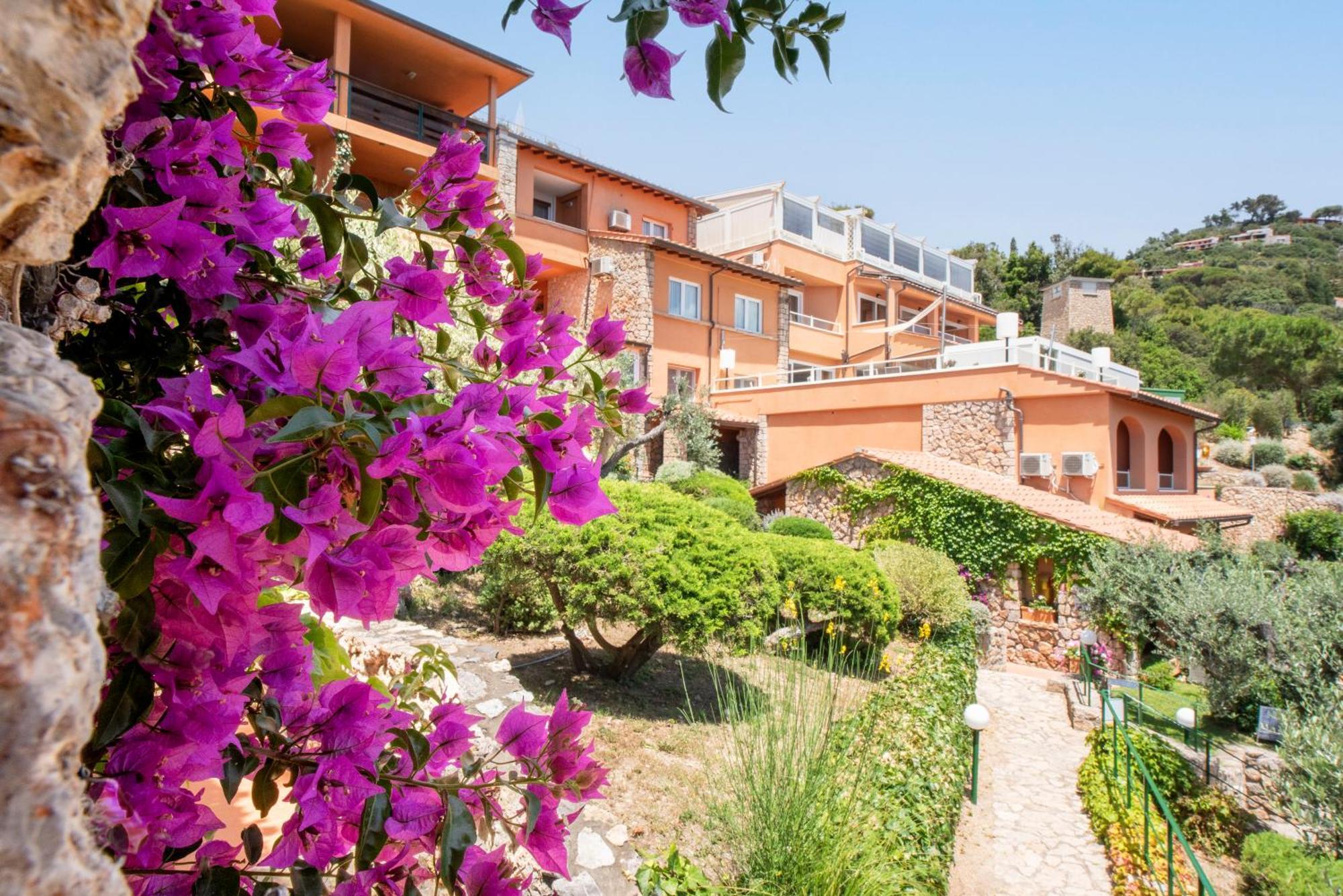 Boutique Hotel Torre Di Cala Piccola ポルト・サント・ステーファノ エクステリア 写真