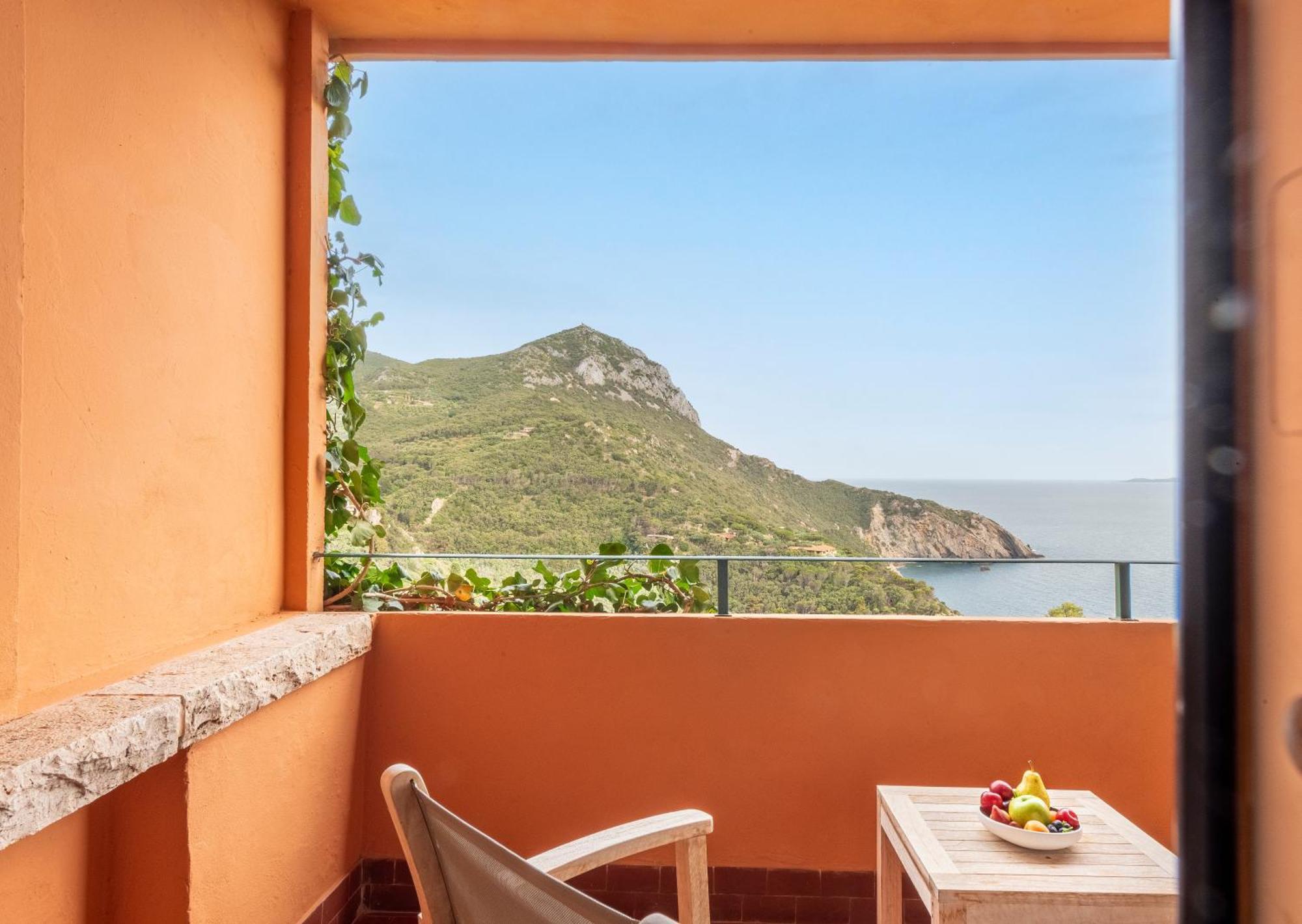 Boutique Hotel Torre Di Cala Piccola ポルト・サント・ステーファノ エクステリア 写真
